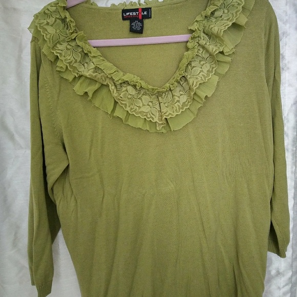 Plus Size Top - Picture 2 of 2